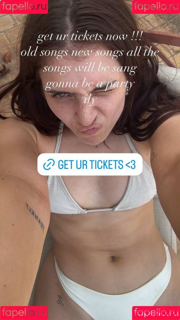 Mae Muller Onlyfans Photo Gallery 