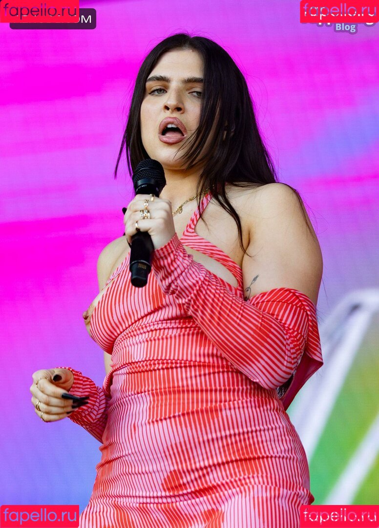 Mae Muller Onlyfans Photo Gallery 