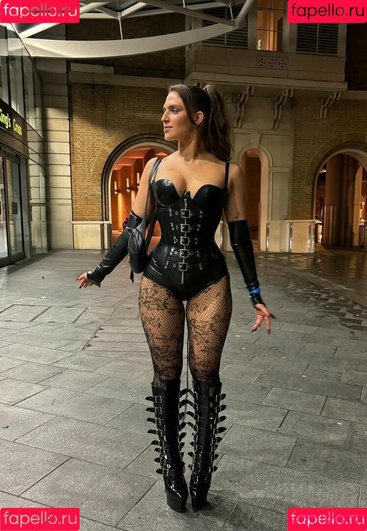 Mae Muller Onlyfans Photo Gallery 