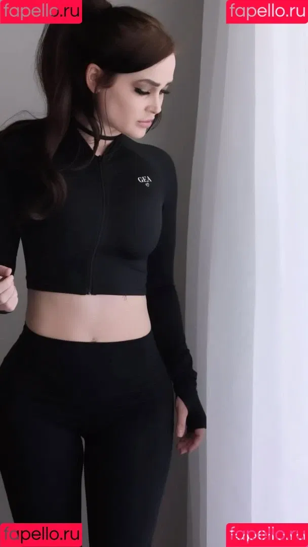 Niece Waidhofer Onlyfans Photo Gallery 