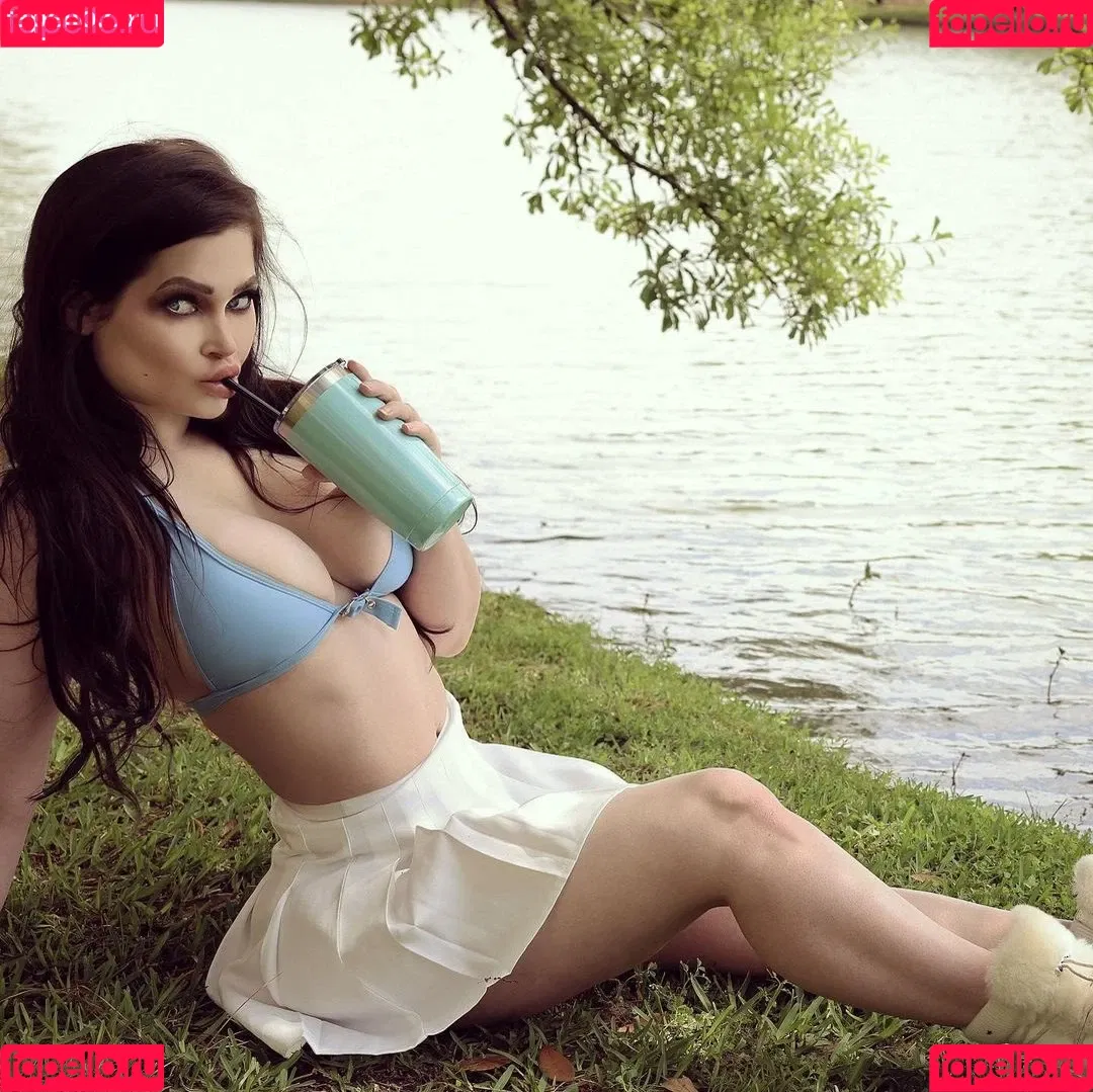 Niece Waidhofer Onlyfans Photo Gallery 