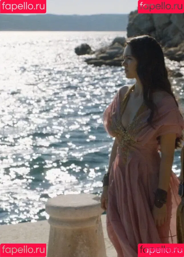 Jessica Yu Li Henwick Onlyfans Photo Gallery 