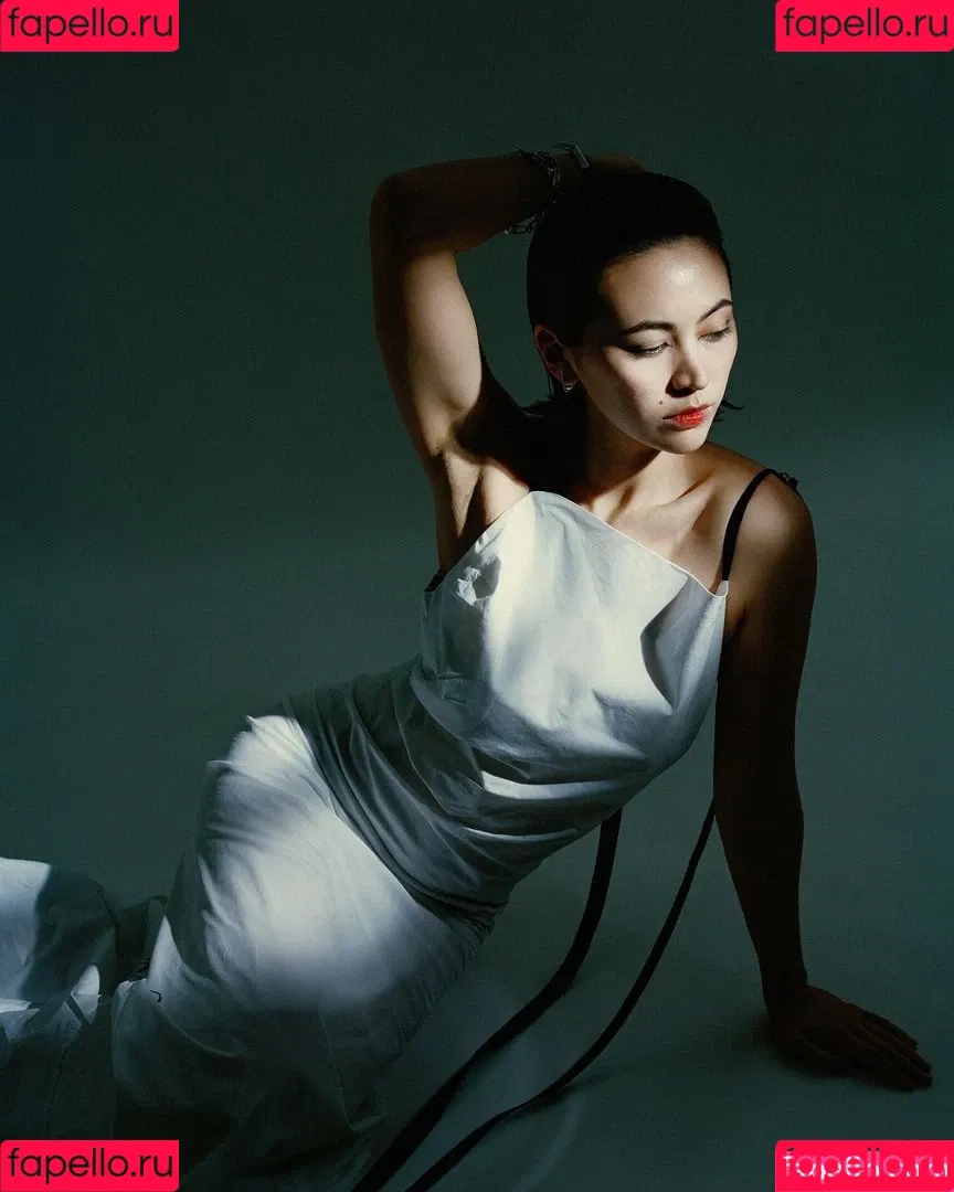 Jessica Yu Li Henwick Onlyfans Photo Gallery 