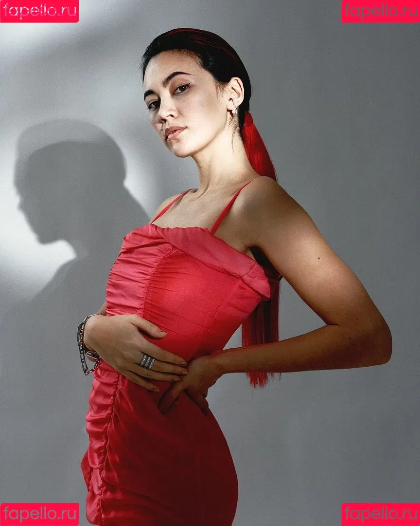 Jessica Yu Li Henwick Onlyfans Photo Gallery 