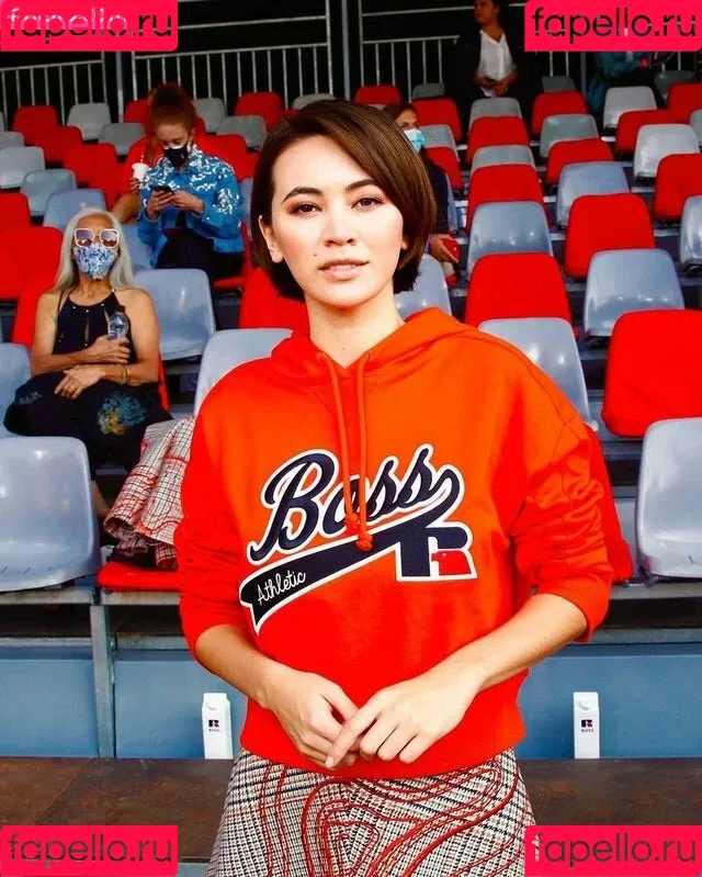 Jessica Yu Li Henwick Onlyfans Photo Gallery 
