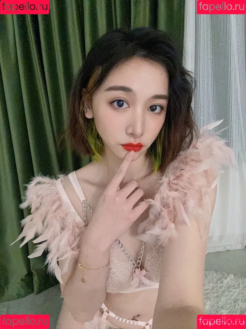 映雪Inshy Onlyfans Photo Gallery 