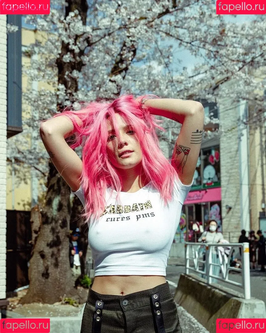 Halsey Onlyfans Photo Gallery 