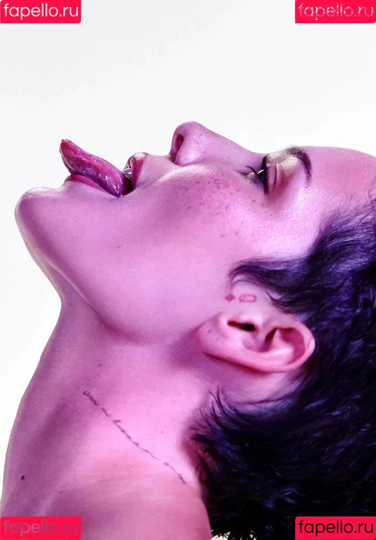 Halsey Onlyfans Photo Gallery 