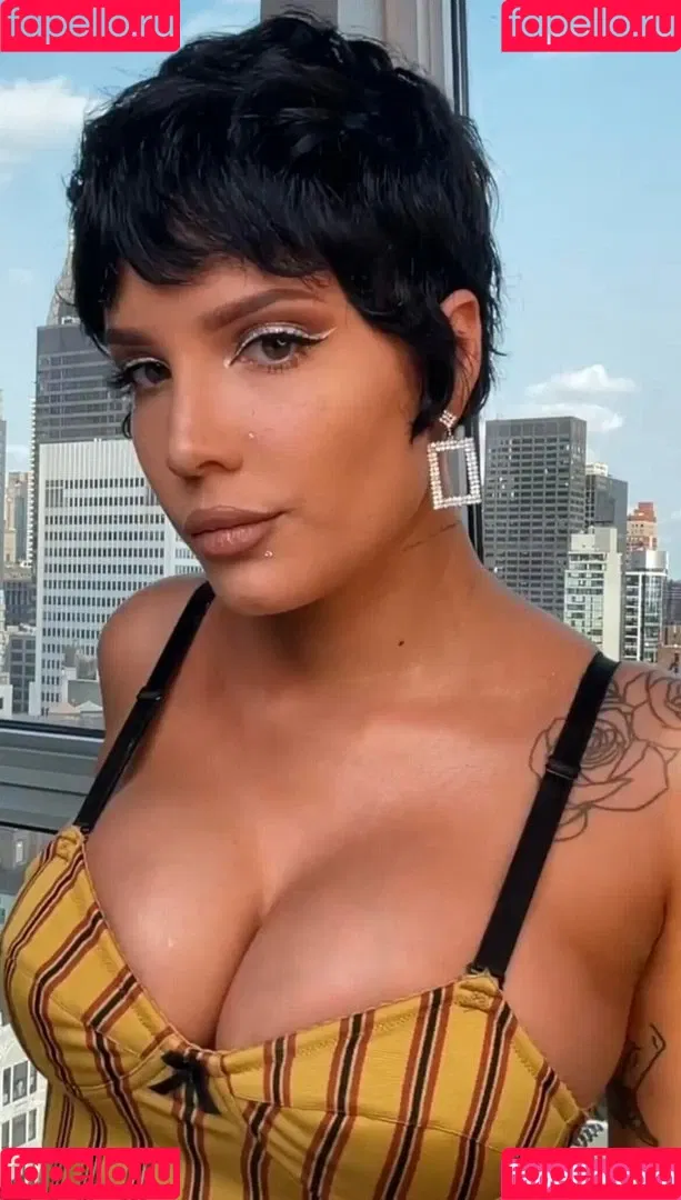 Halsey Onlyfans Photo Gallery 