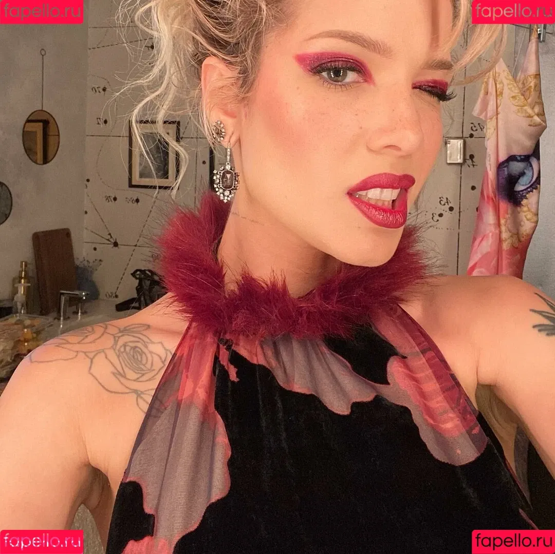Halsey Onlyfans Photo Gallery 