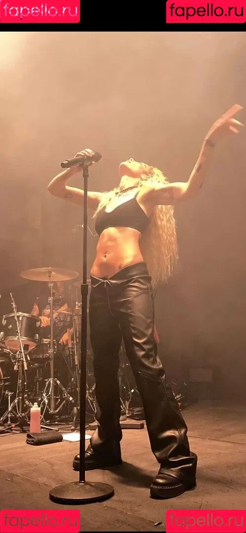 Halsey Onlyfans Photo Gallery 