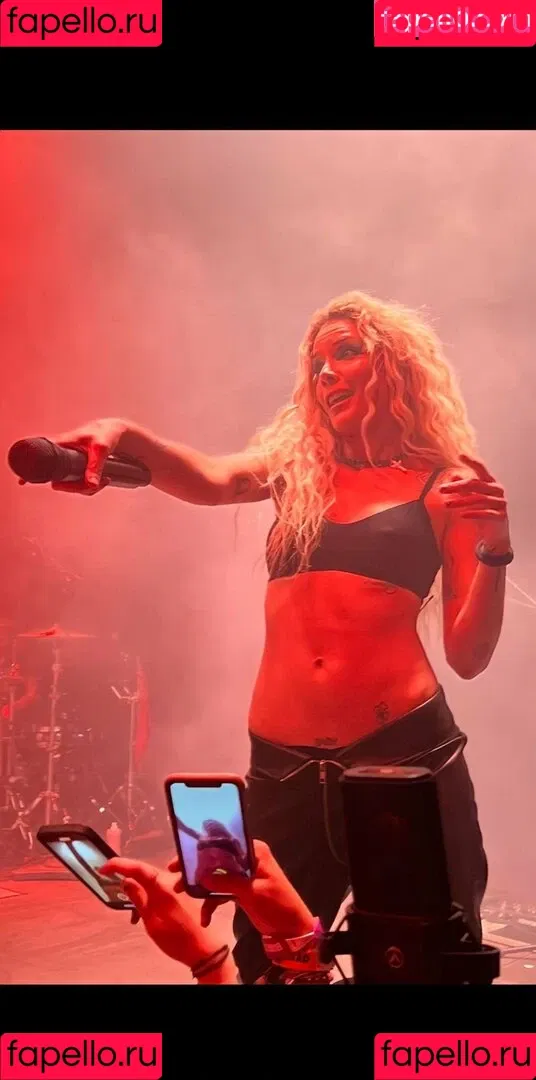 Halsey Onlyfans Photo Gallery 
