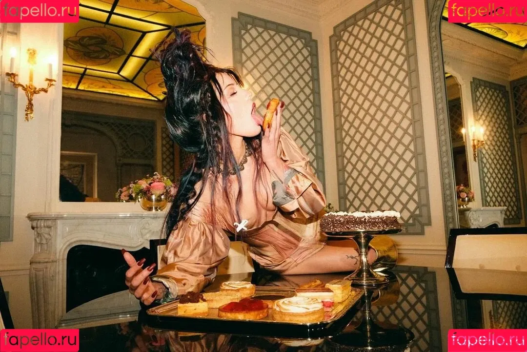 Halsey Onlyfans Photo Gallery 