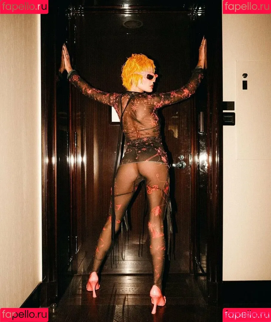 Halsey Onlyfans Photo Gallery 