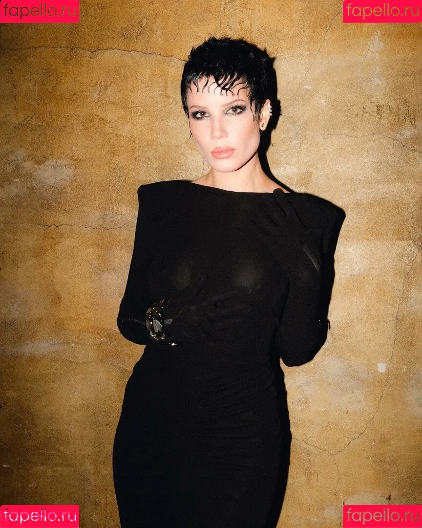 Halsey Onlyfans Photo Gallery 