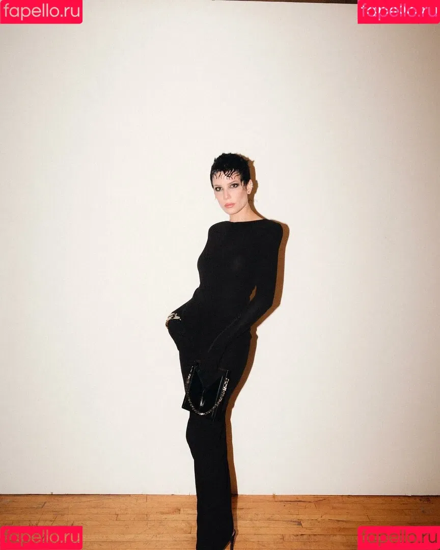 Halsey Onlyfans Photo Gallery 