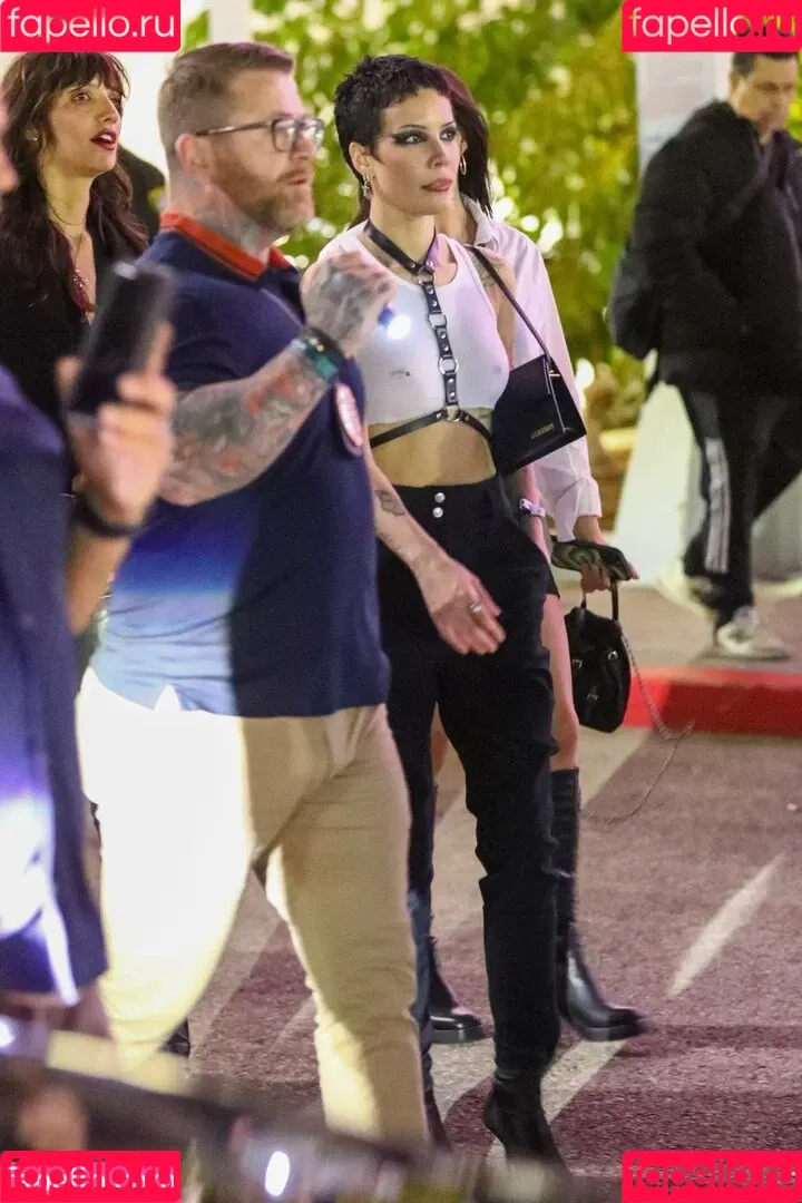 Halsey Onlyfans Photo Gallery 