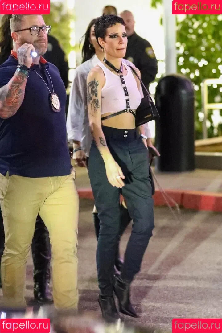 Halsey Onlyfans Photo Gallery 