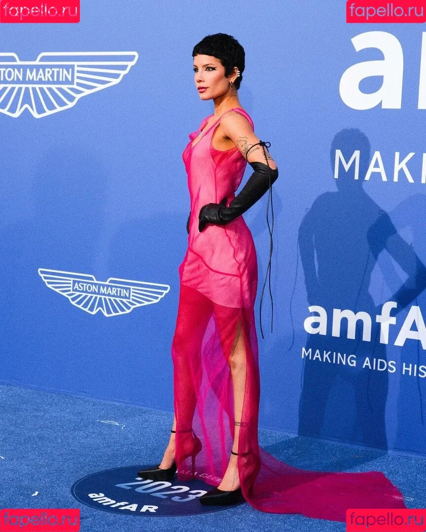 Halsey Onlyfans Photo Gallery 