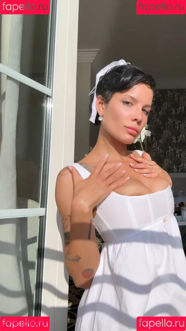 Halsey Onlyfans Photo Gallery 