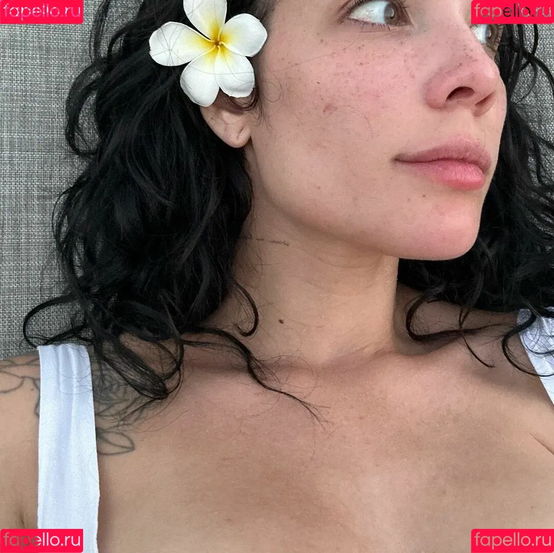 Halsey Onlyfans Photo Gallery 