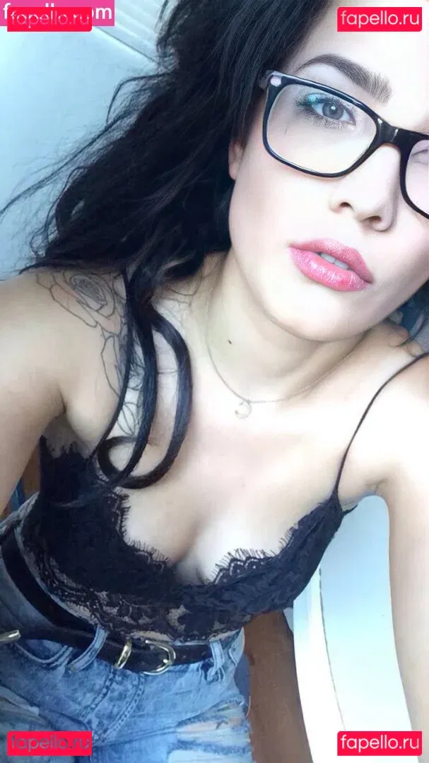 Halsey Onlyfans Photo Gallery 