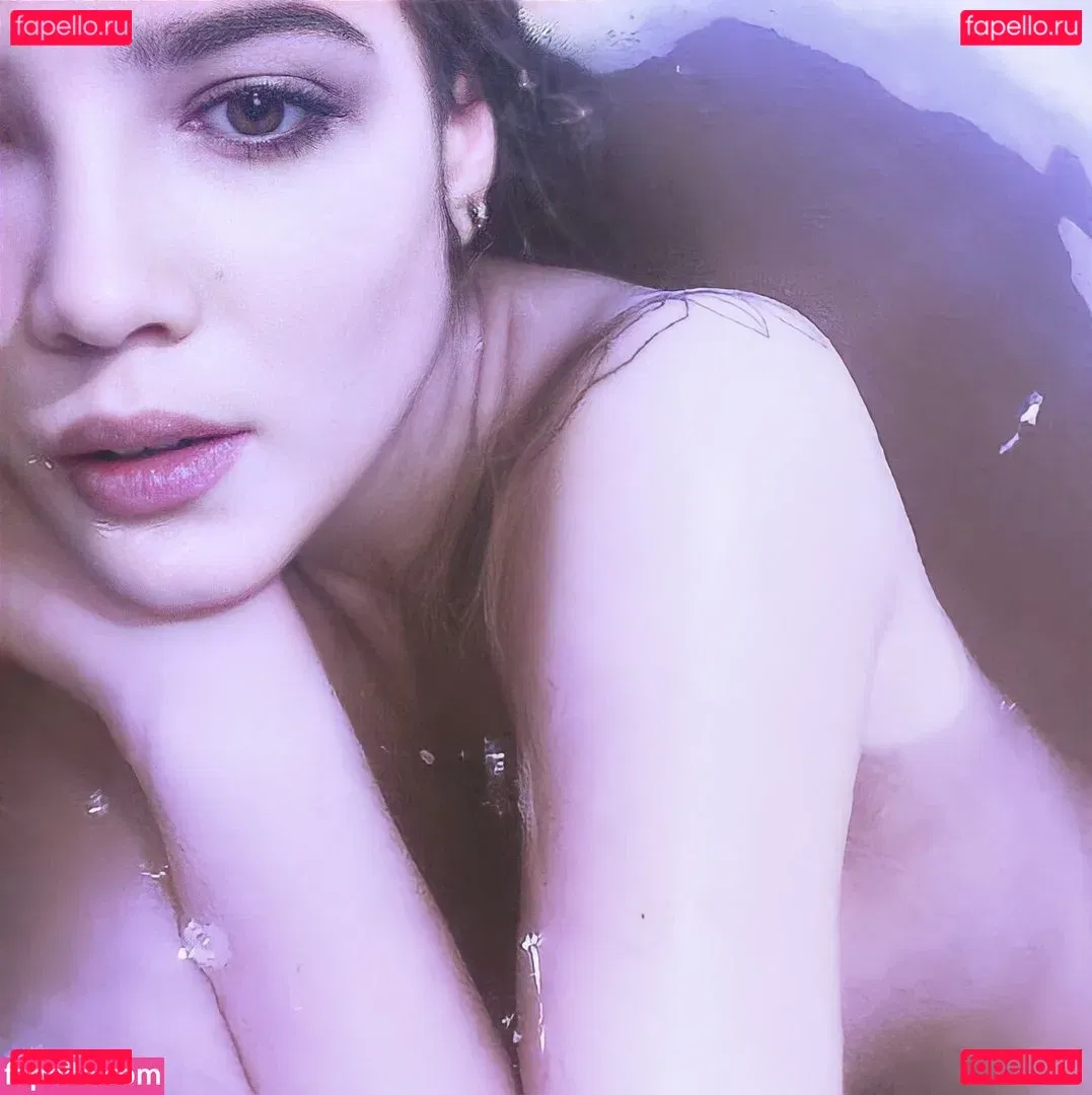 Halsey Onlyfans Photo Gallery 