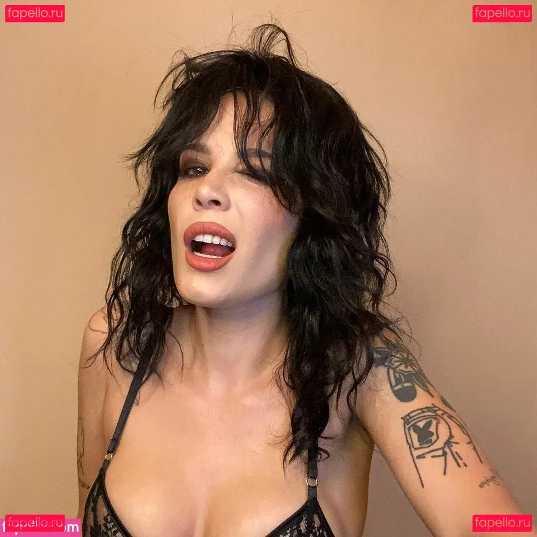 Halsey Onlyfans Photo Gallery 