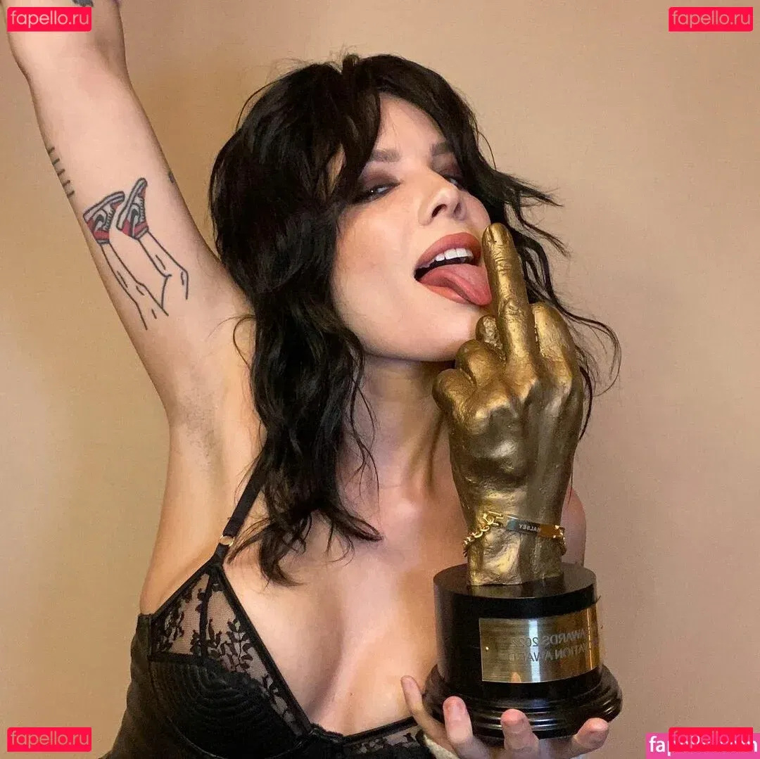 Halsey Onlyfans Photo Gallery 
