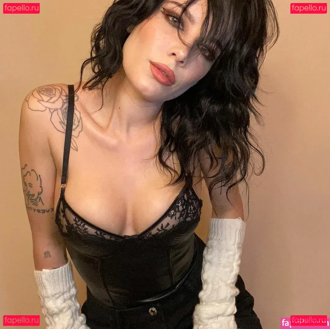 Halsey Onlyfans Photo Gallery 