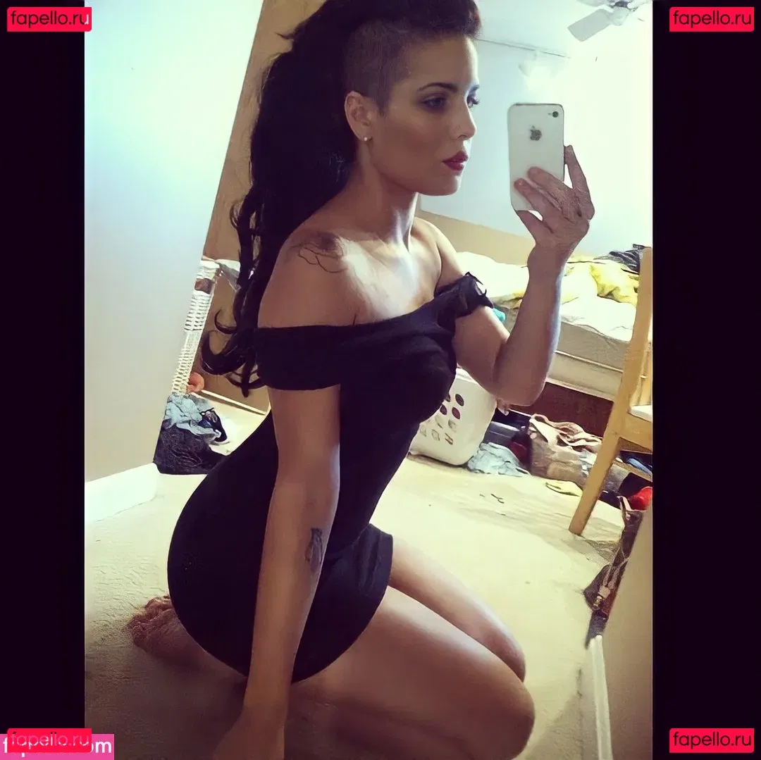 Halsey Onlyfans Photo Gallery 