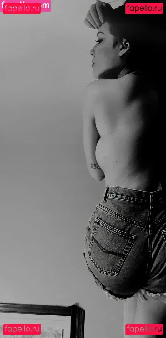 Halsey Onlyfans Photo Gallery 