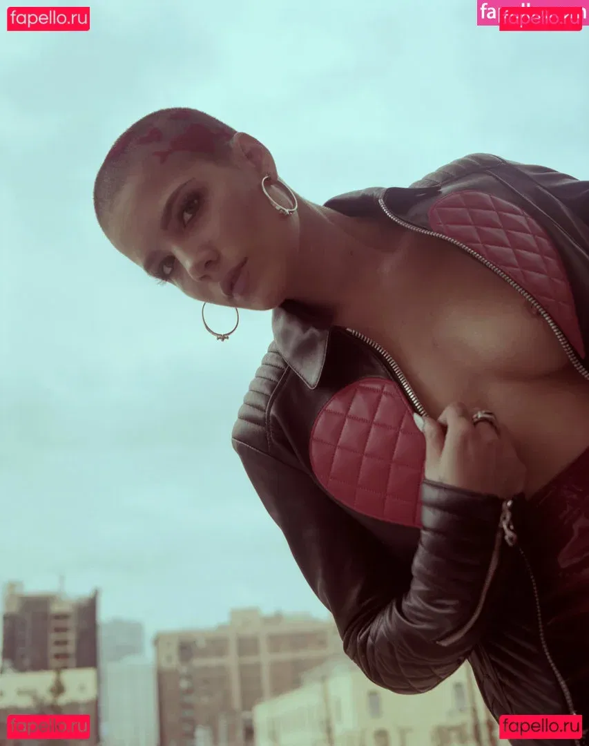 Halsey Onlyfans Photo Gallery 