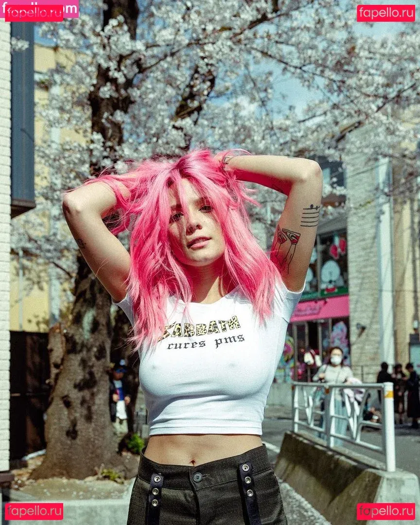 Halsey Onlyfans Photo Gallery 