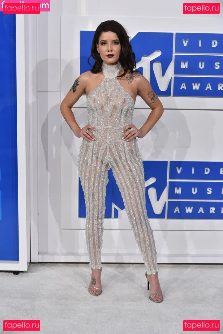 Halsey Onlyfans Photo Gallery 