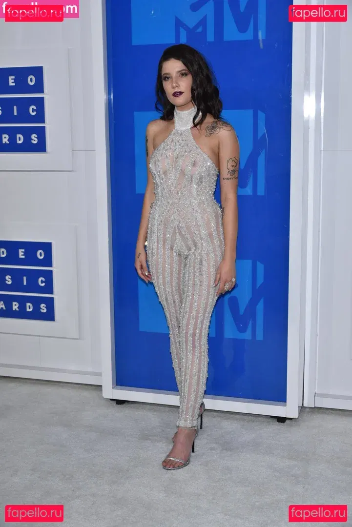 Halsey Onlyfans Photo Gallery 