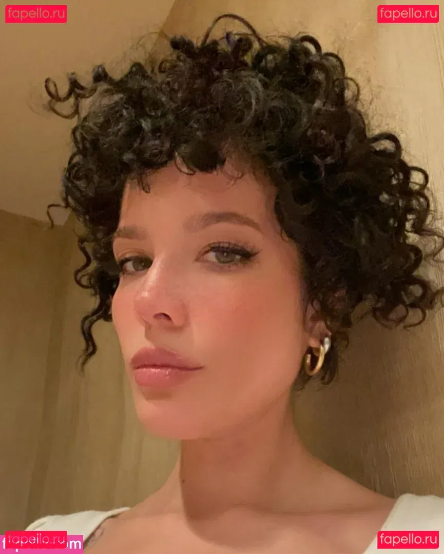 Halsey Onlyfans Photo Gallery 