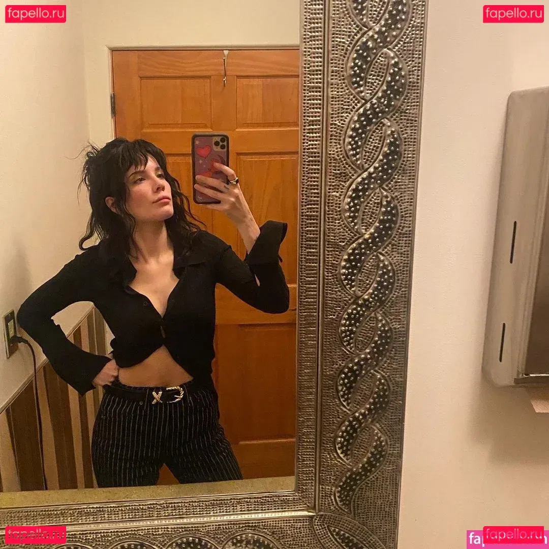 Halsey Onlyfans Photo Gallery 