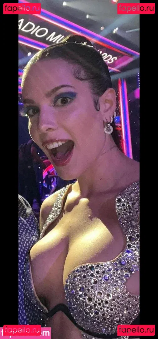 Halsey Onlyfans Photo Gallery 