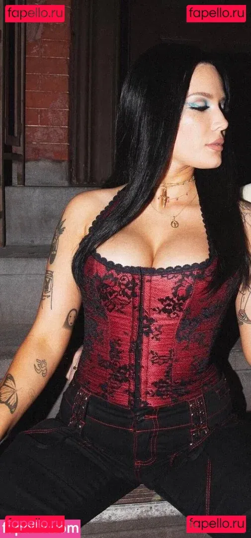 Halsey Onlyfans Photo Gallery 