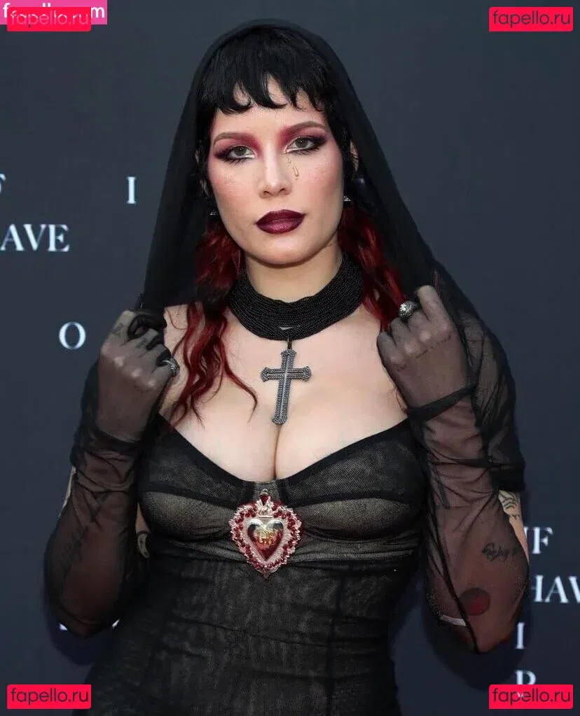 Halsey Onlyfans Photo Gallery 