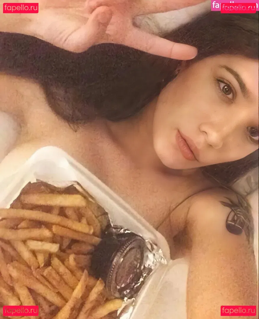 Halsey Onlyfans Photo Gallery 