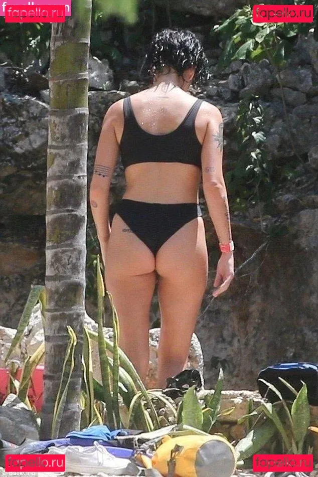 Halsey Onlyfans Photo Gallery 