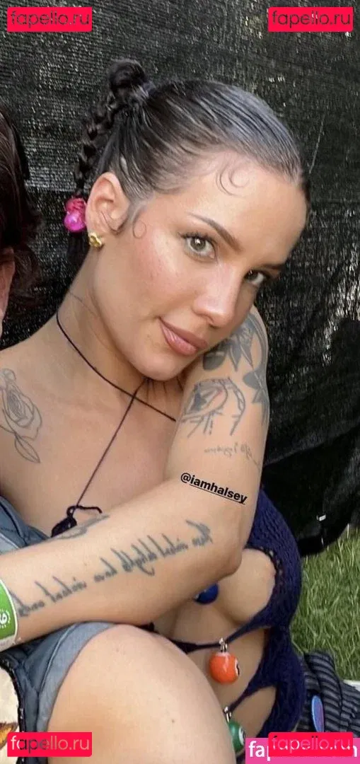 Halsey Onlyfans Photo Gallery 