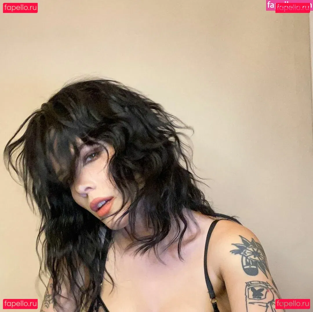 Halsey Onlyfans Photo Gallery 