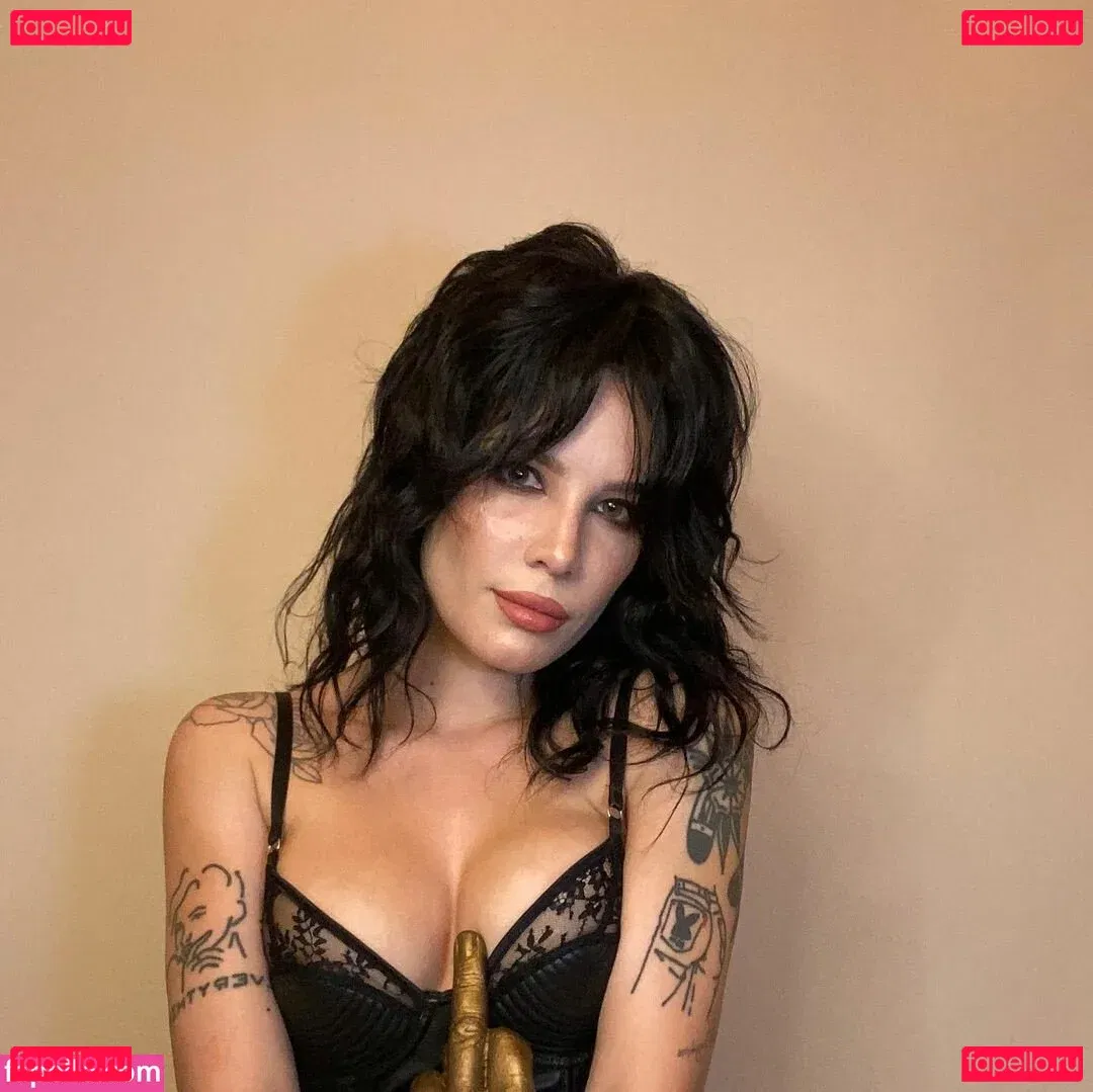 Halsey Onlyfans Photo Gallery 