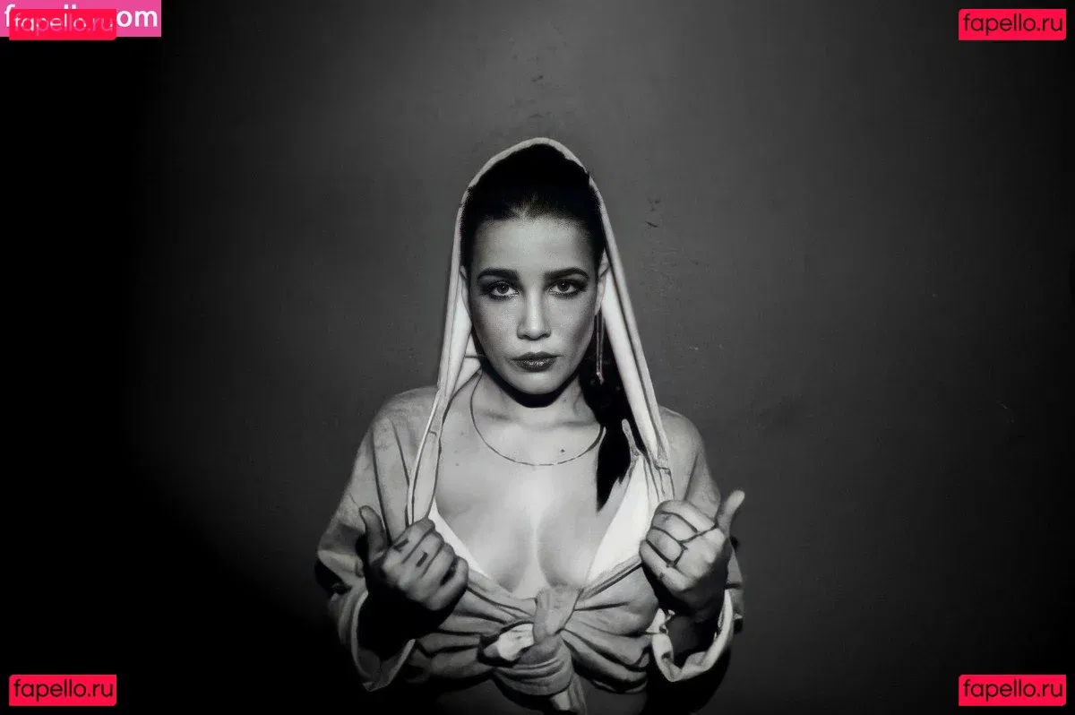 Halsey Onlyfans Photo Gallery 