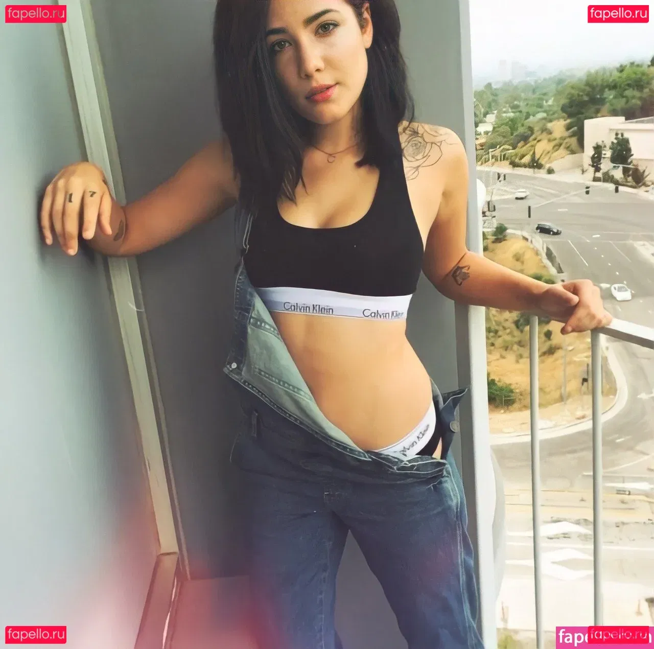 Halsey Onlyfans Photo Gallery 