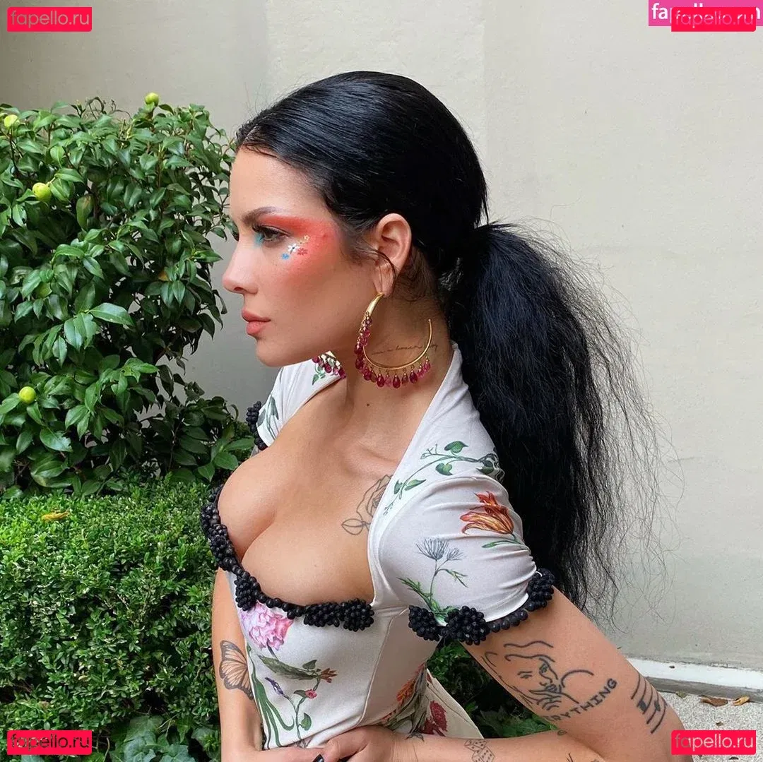 Halsey Onlyfans Photo Gallery 