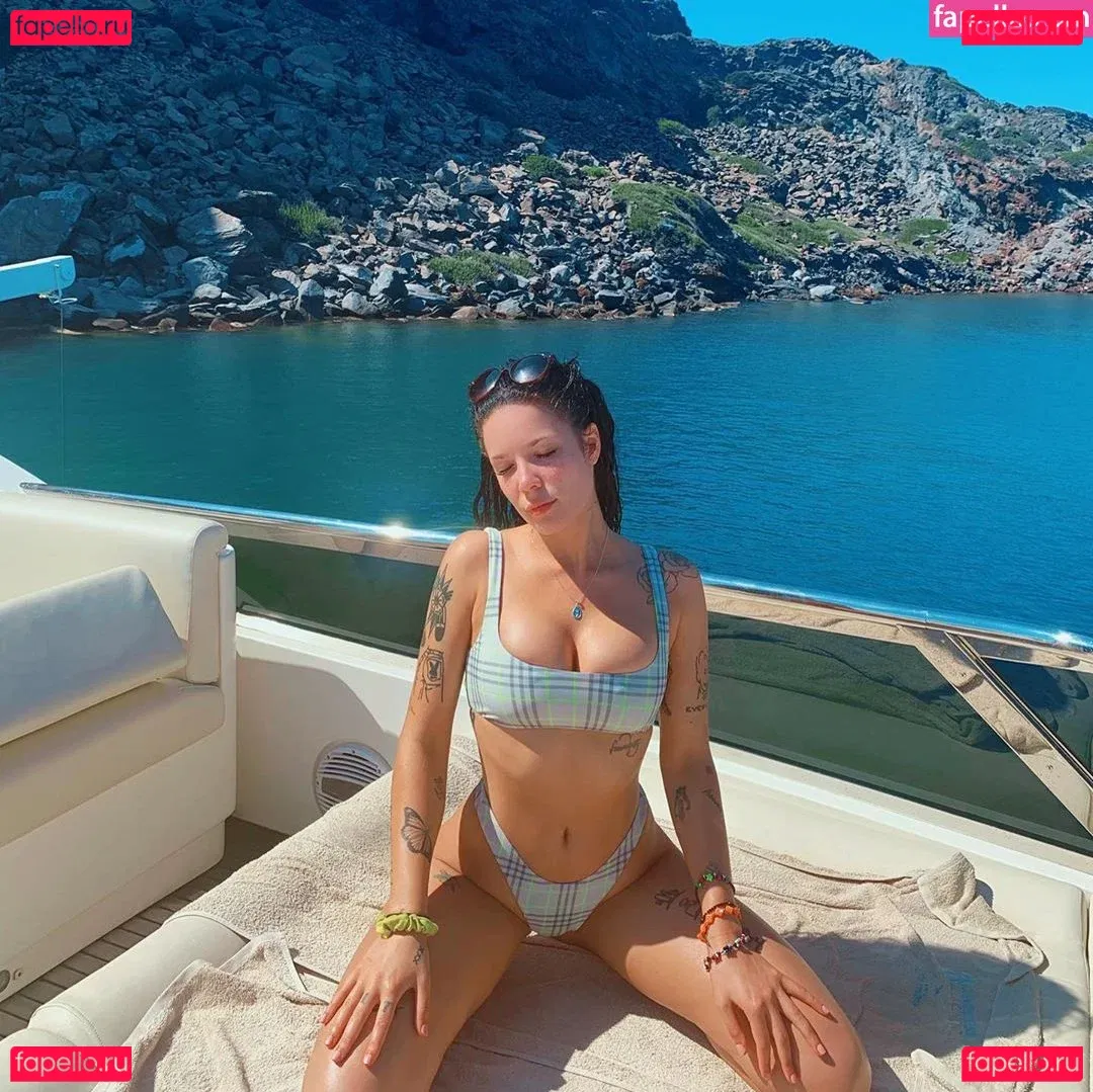 Halsey Onlyfans Photo Gallery 